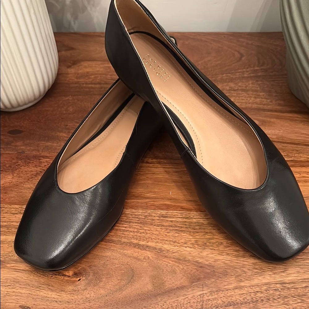Barneys New York Black ballet flat women 8,  sturdy style, timeless